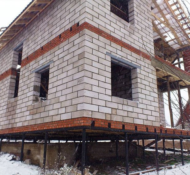 Монтаж свайно-винтового фундамента под дом из пеноблока в Балашихе